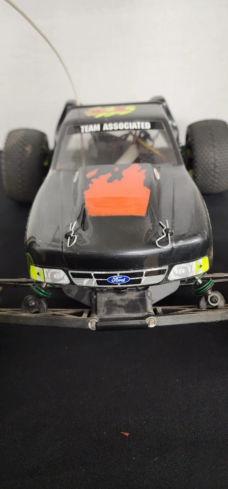 Team Associated RC10 T3 1:10 Competition Offroad Racing Truck Kit With Box - Image 4 of 4