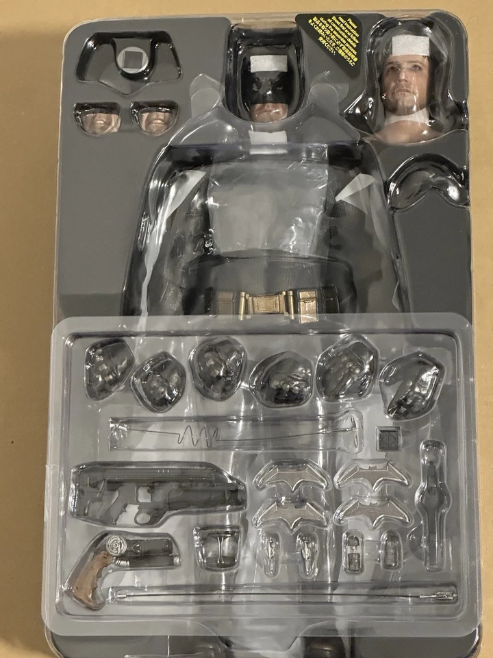 Hot Toys MMS731 Batman 2.0 Dawn Of Justice 1/6 Scale Figure Ben Affleck Batfleck - Image 3 of 4