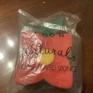 AVON NATURALS FLOWER SHAPE SHOWER SPONGE WITH ROPE