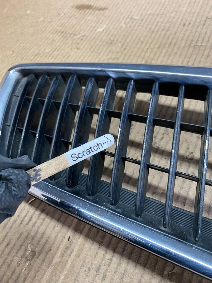 Parrilla superior delantera Infiniti i30 1996 a 1999 OEM N8374 OEM DG Foto 4 de 4