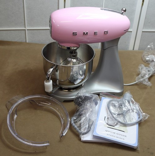 Smeg SMF02PKEU 4,8 L Küchenmaschine cadillacpink 800W Design 50’s Style