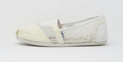 white lace toms