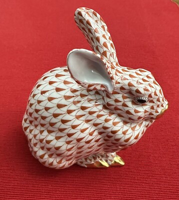 Herend 15305 Rust Fishnet Porcelain Bunny Rabbit Sitting