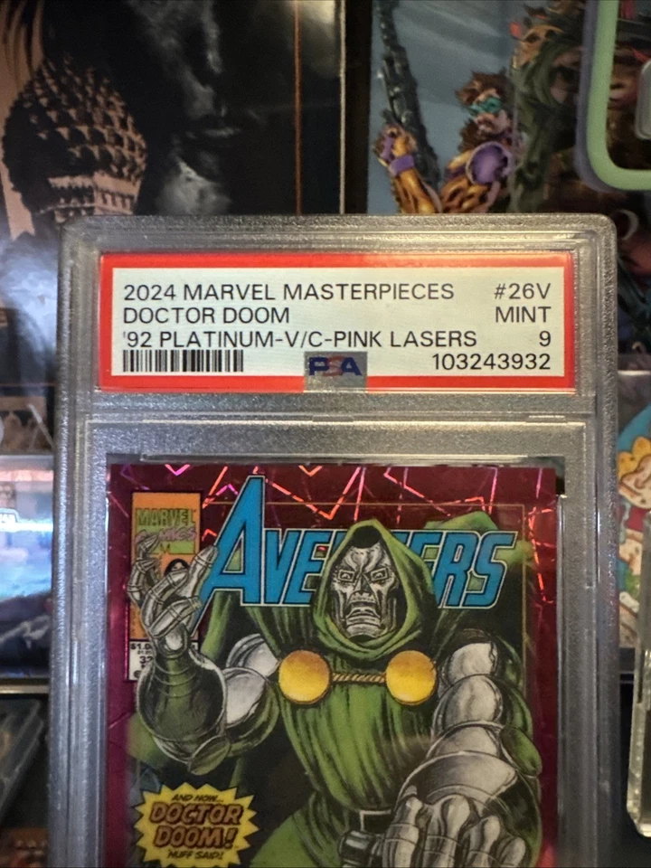 2024 M. Masterpieces'92 Platinum 26V Doctor Doom Platinum-V/C-Pink Láseres PSA9 Foto 4 de 4