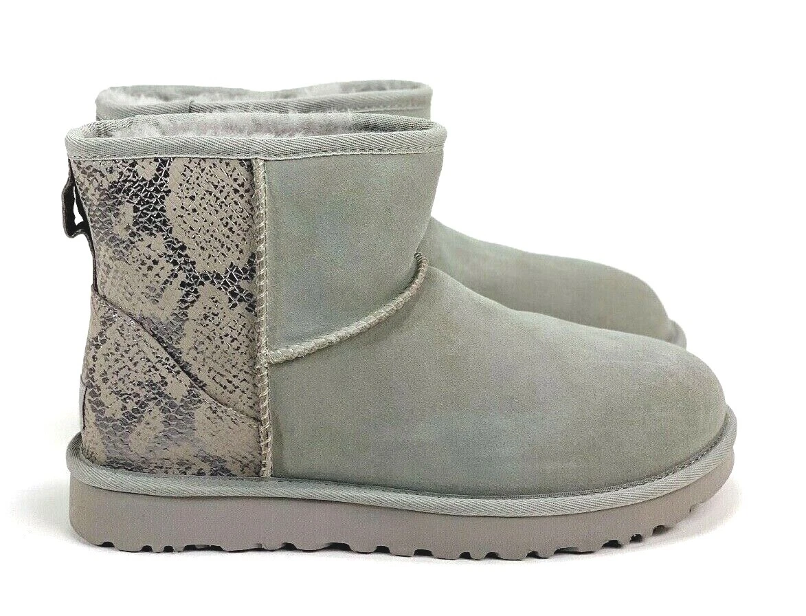 Ugg classic shop mini khaki