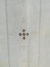 Tenda in lino, ricamata a mano con punto antico - Merletto