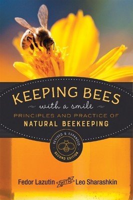 Fedor Lazutin Keeping Bees with a Smile (Taschenbuch)
