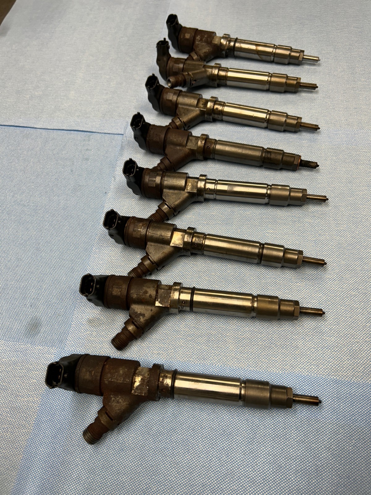 2004.5 -05 GMC/Chevy LLy Full Set Of 8 Injector Cores. Cores Only!