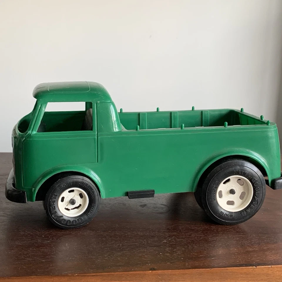 Camioneta pickup VW 11" 1972 Hawk Model Co. de plástico verde de colección (daños en la rueda) Foto 4 de 4