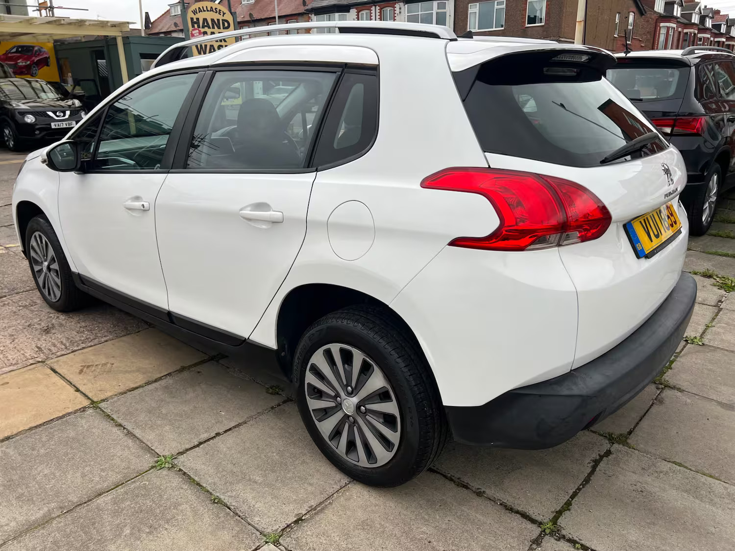 2015 Peugeot 2008, photograph 5
