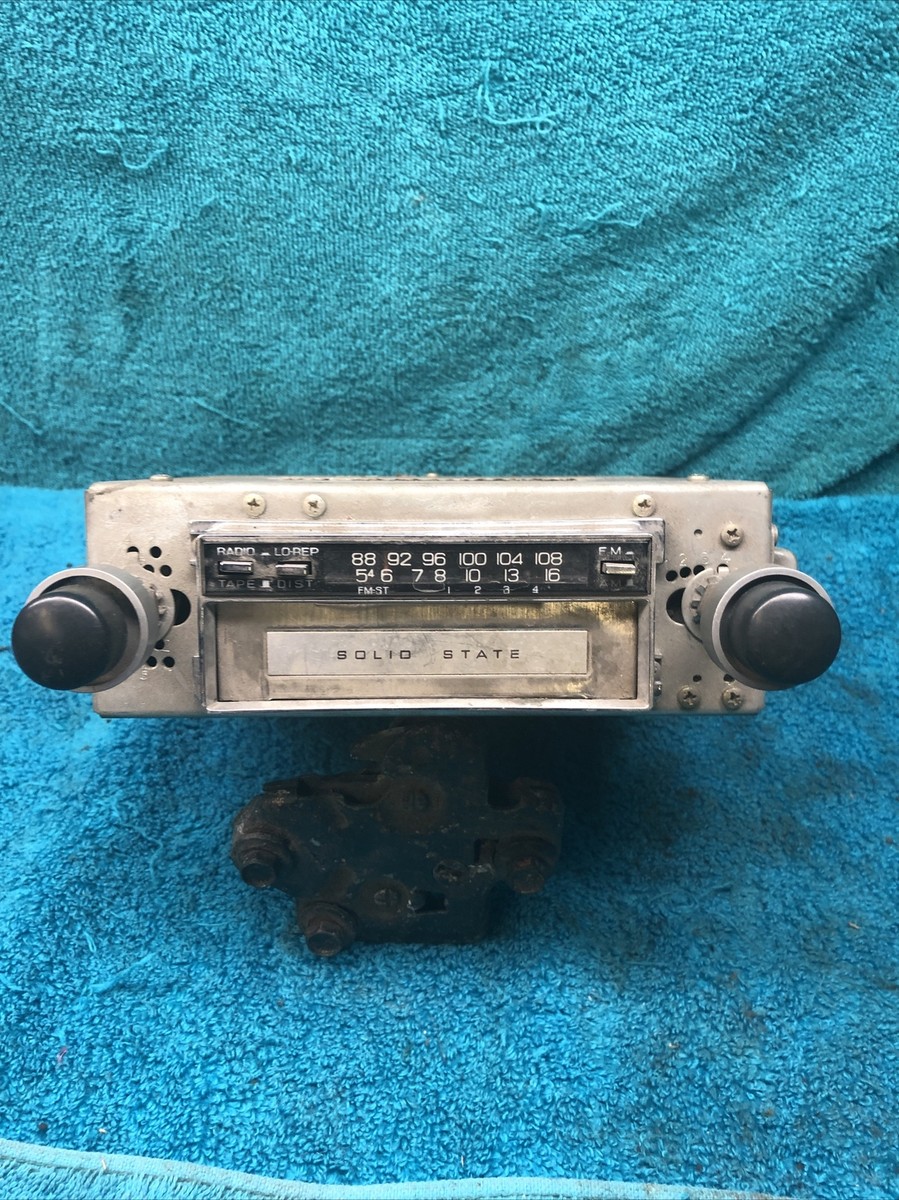 AUDIOVOX Car stereo eight track player solid state powers up radio