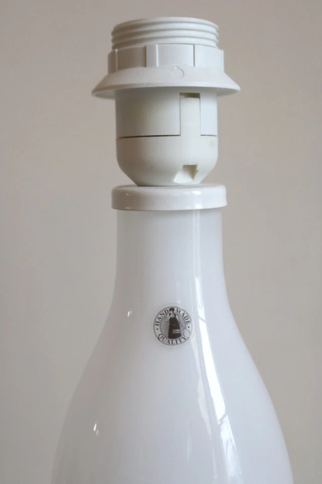 "Lámpara de mesa IKEA Anne Nilsson 17"" Ljusas Salbo blanca con curvas globo de vidrio soplado" Foto 4 de 4