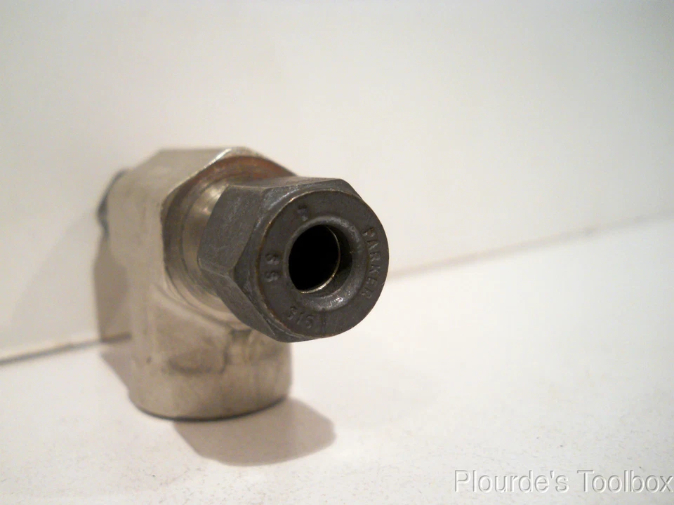 New Parker 1/4" FNPT x 1/4" Tube CPI Compression Female Branch Tee 4-4-4 OBZ-SS - Image 3 of 4