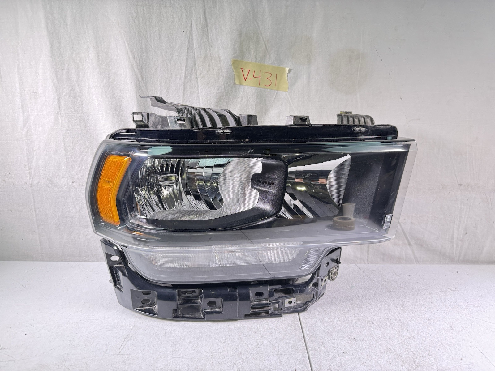 2021 2022 2023 2024 RAM 2500 3500 HEADLIGHT RIGHT 68406276AE HALOGEN Black OEM