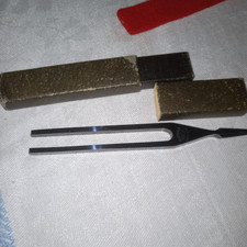 Vintage Tuning Fork BRAAG Sheffield England Blued Steel A440 Universal Low Box