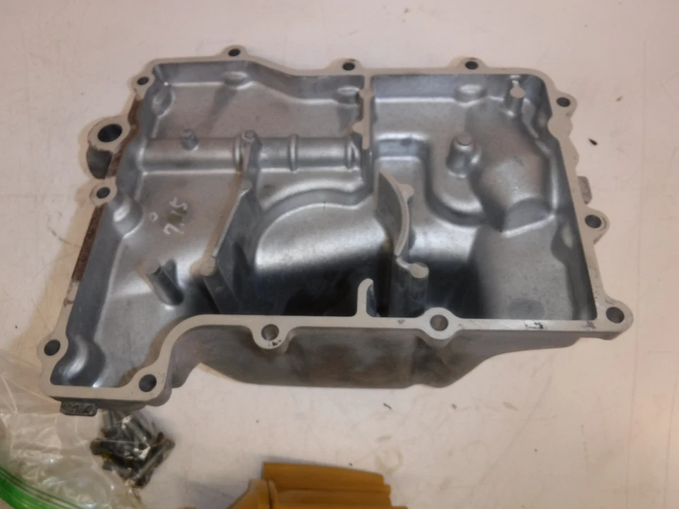 Kawasaki Ninja ZX7R 1996 cubierta inferior del cárter de aceite del motor Foto 2 de 4