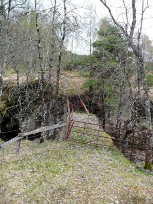 Foto 6x4 Doe (sic) Verlassen Sie sich nicht auf diese Brücke! Ceannacroc Lodge gemarkt auf t c2010