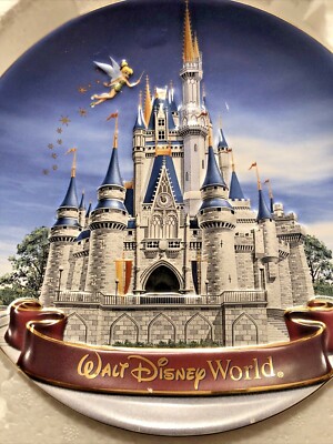 WALT DISNEY WORLD CINDERELLA'S CASTLE 3D RAISED COLLECTOR'S PLATE