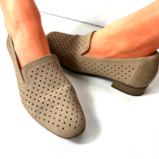 Clarks Collection Women 8M Comfort Casual Beige Leather Slip On Perforated Flats