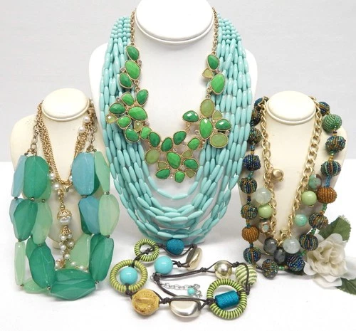 VINTAGE TO NOW FASHION COSTUME JEWELRY NECKLACE LOT, ASSORTED TYPES & MATERIALS