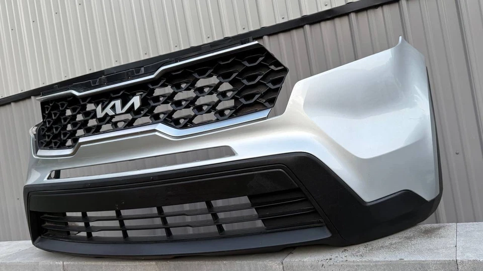 ‼️ NO SHIPPING ‼️ KIA SORENTO SILVER 2021 2022 2023 FRONT BUMPER ORIGINAL - Image 2 of 3
