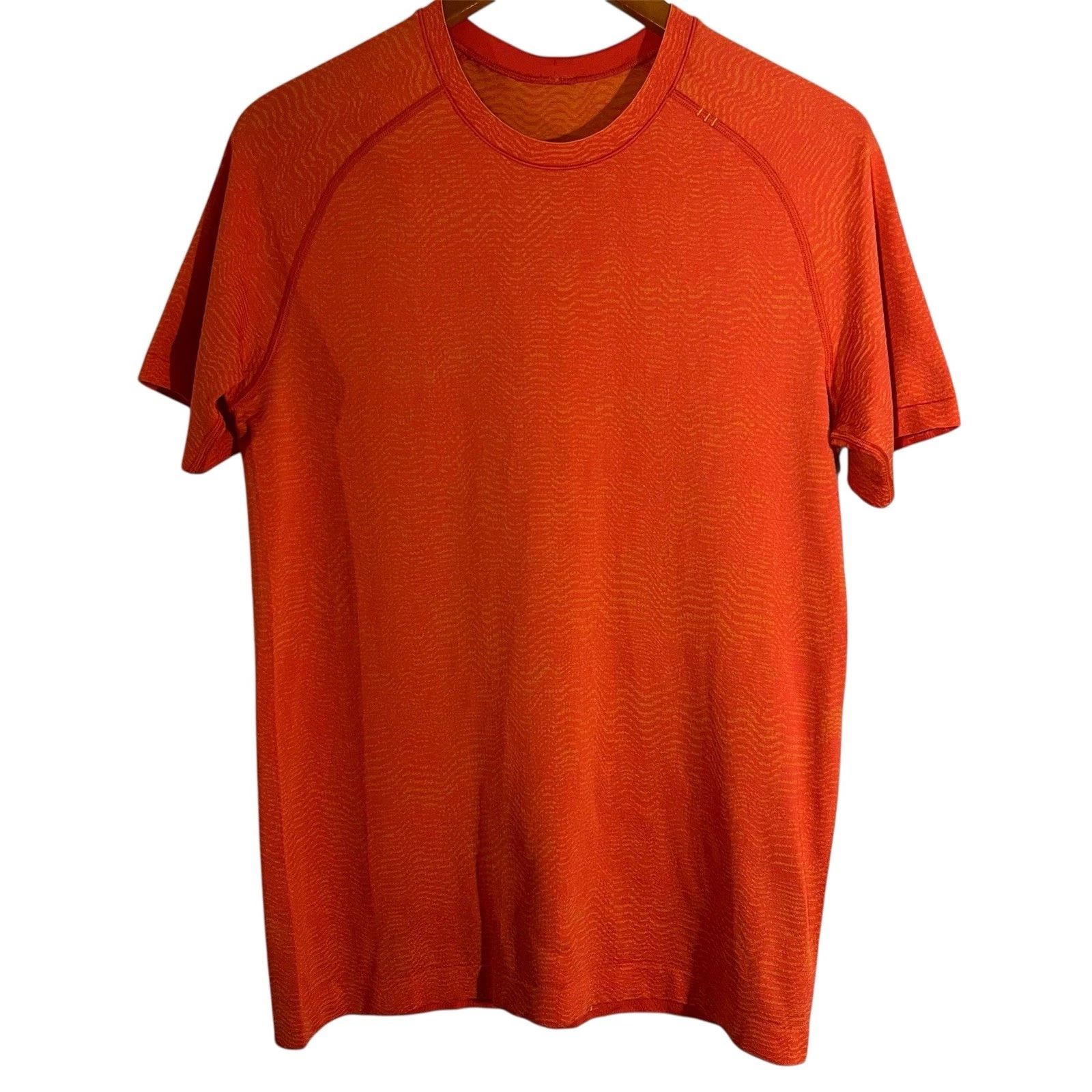 Lululemon T-Shirt Mens Orange Short Sleeve Size Small