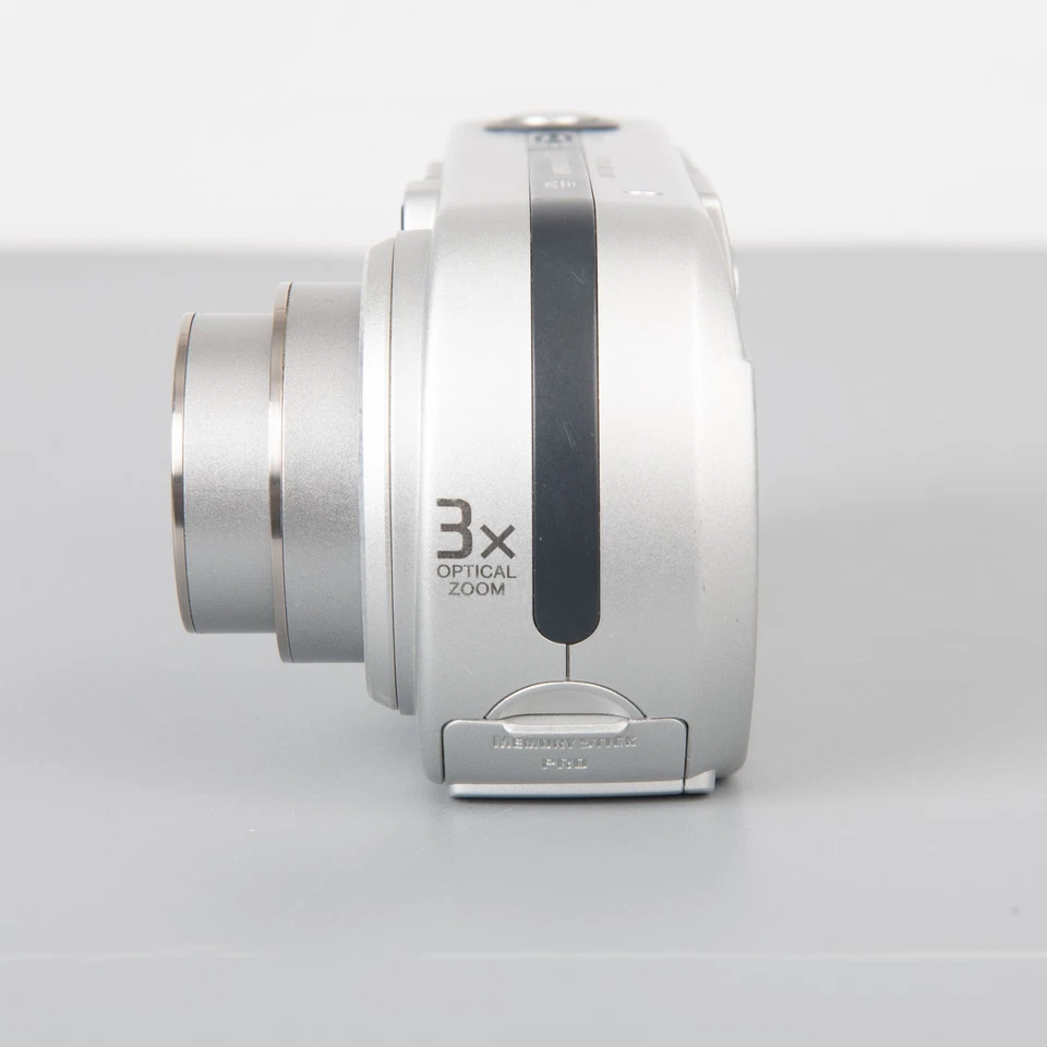 Sony Cyber-shot DSC-P72 3.2MP digital compact camera - Retro, Vintage, Y2K - Image 3 of 4