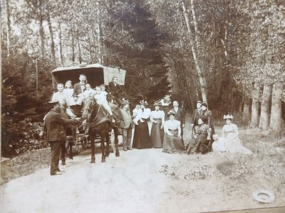 C. 1890 Large Family Photo with Diligence! France 78 Yvelines Le Vesinet?
