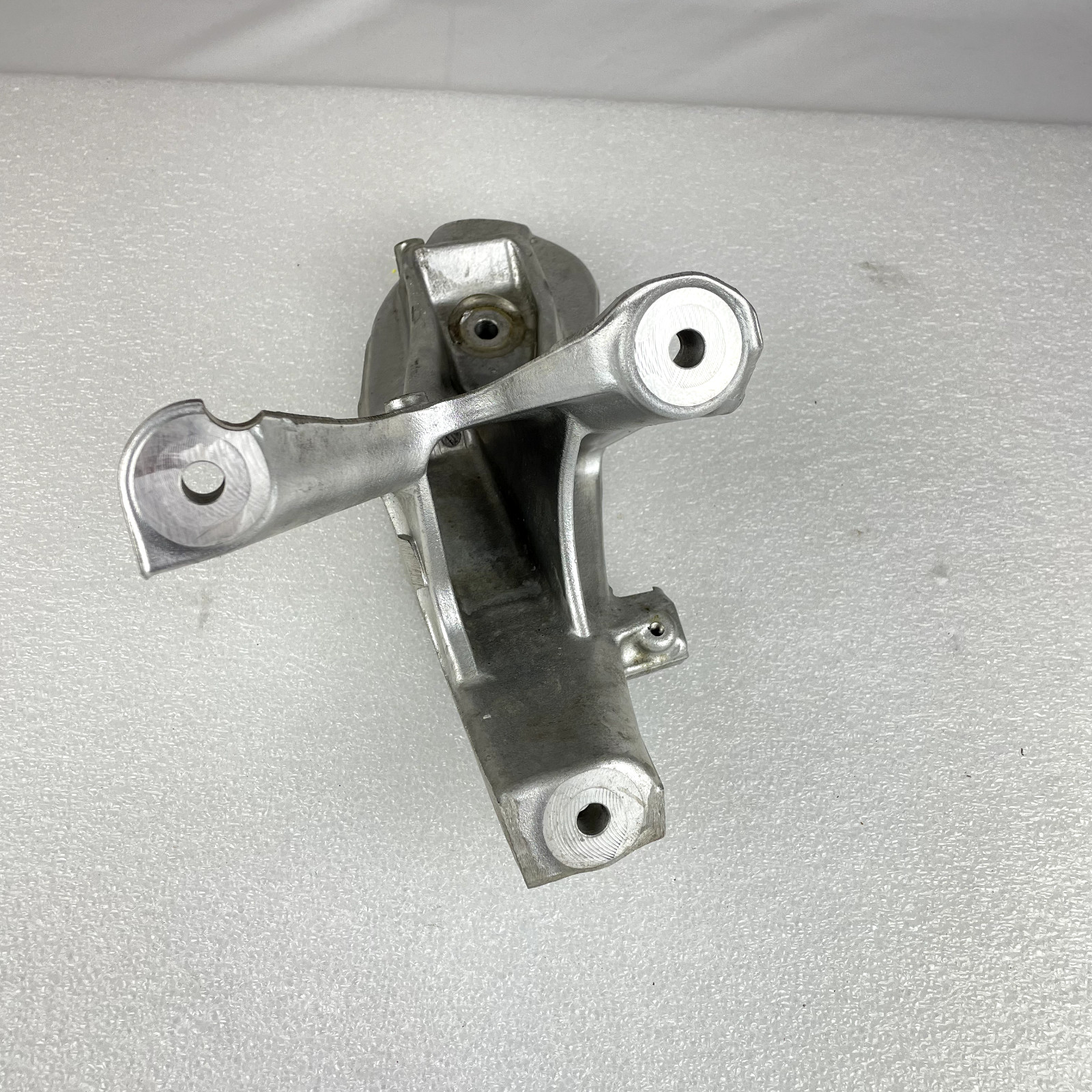 15-20 LAMBORGHINI HURACAN ENGINE MOTOR MOUNT BRACKET RIGHT side 4S0199308B