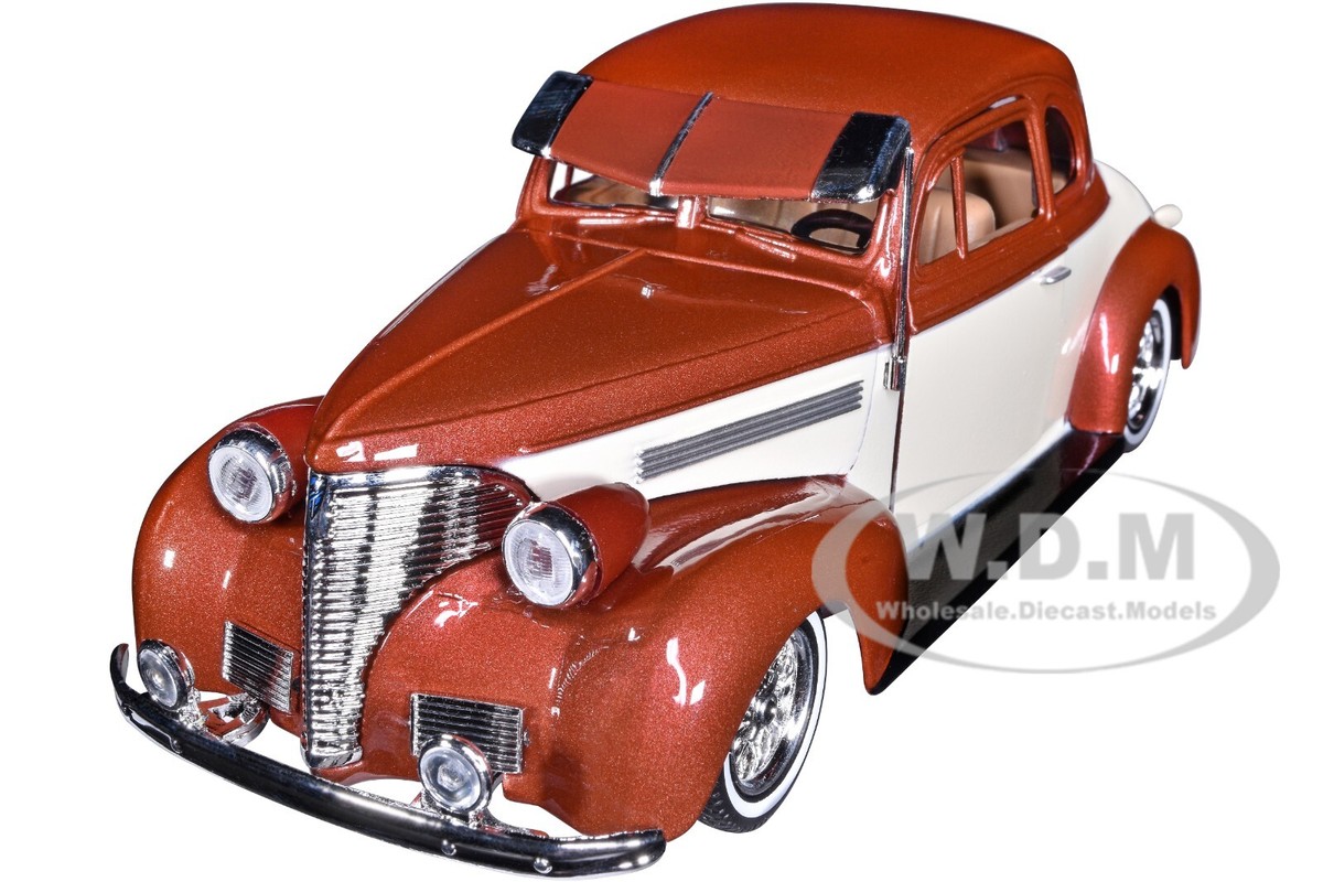 1939 CHEVROLET COUPE LOWRIDER BEIGE & BROWN GET LOW 1/24 DIECAST