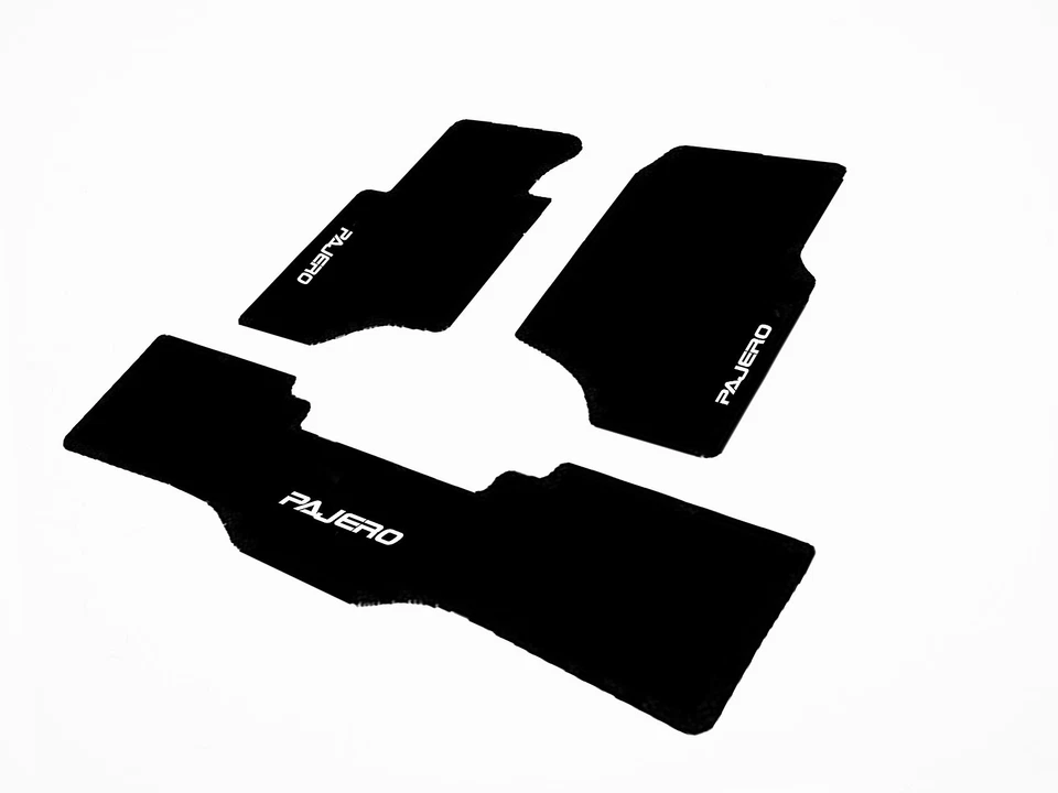 Tappeti Tappetini Artigianali per Mitsubishi Pajero 1991-1999 su misura Ricamati