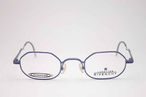 GAFAS DE TITANIO DE COLECCIÓN GIVENCHY 331 04 TALLA: 45-25-135 - Imagen 3 de 3