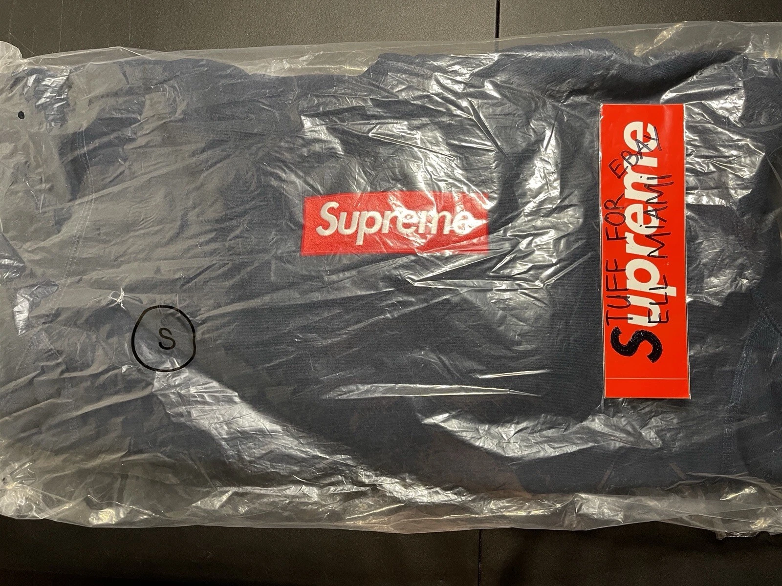 Taille S   Sweat à capuche logo Supreme Box FW24 bleu marine