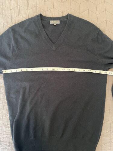 N. Peal London Burlington V Neck Cashmere Sweater - Picture 3 of 7