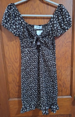 NWT Juniors Medium Babydoll Smocked Form Fitting Y2K Style Daisy Short Dress 