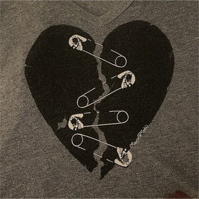 Lauren Moshi Gray V-Neck Pullover Women's Graphic Brixton Safety Pin Heart XL