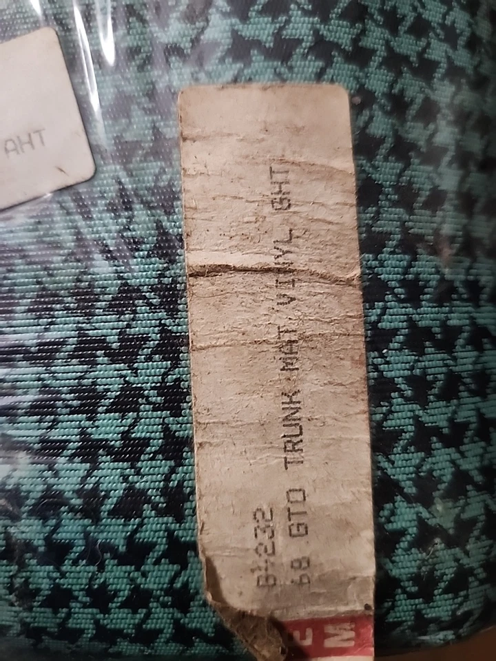 Tapete de porta-malas para 1966-1967 Oldsmobile Cutlass Die Cut TM vinil completo 2 peças - Imagem 3 de 3