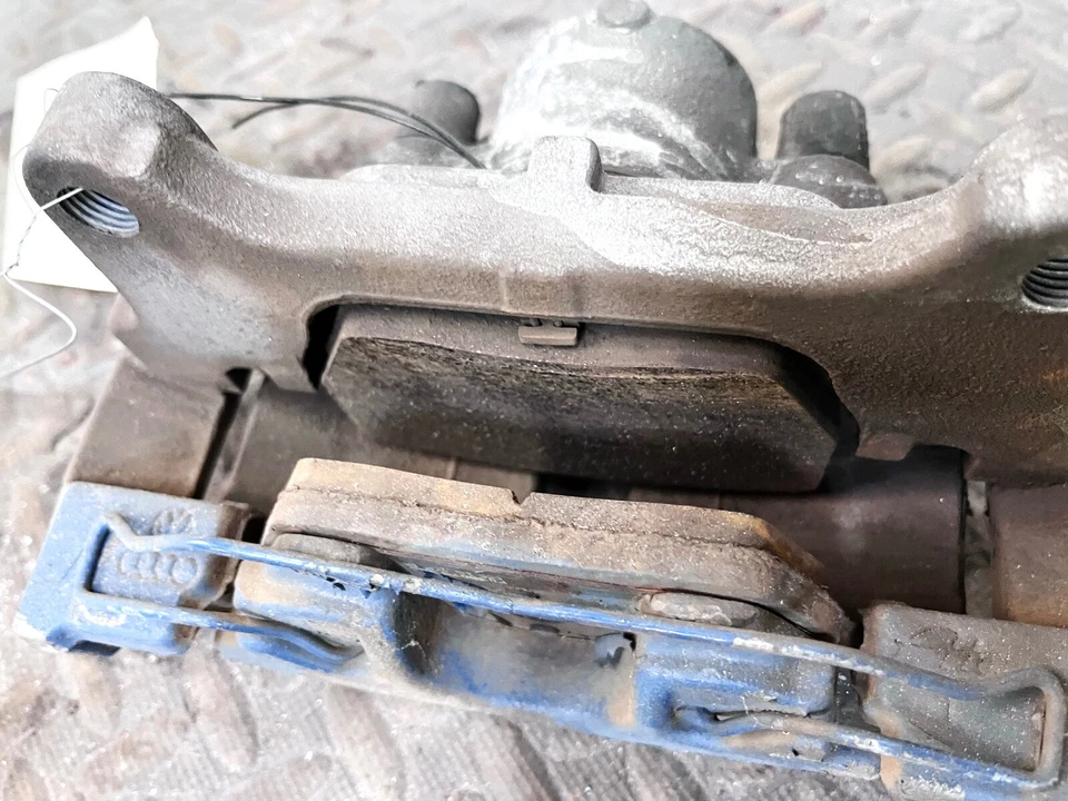 09-17 PINZA FRENO DELANTERO DERECHO PASAJERO VOLKSWAGEN PASSAT CC OEM Foto 4 de 4