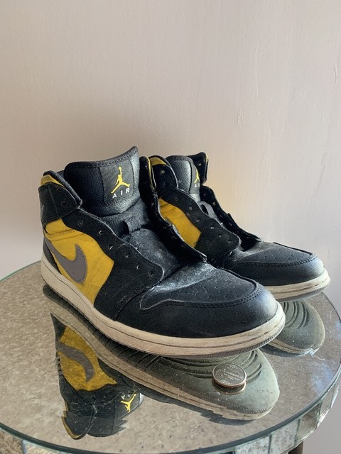 black and yellow jordan 1 mens