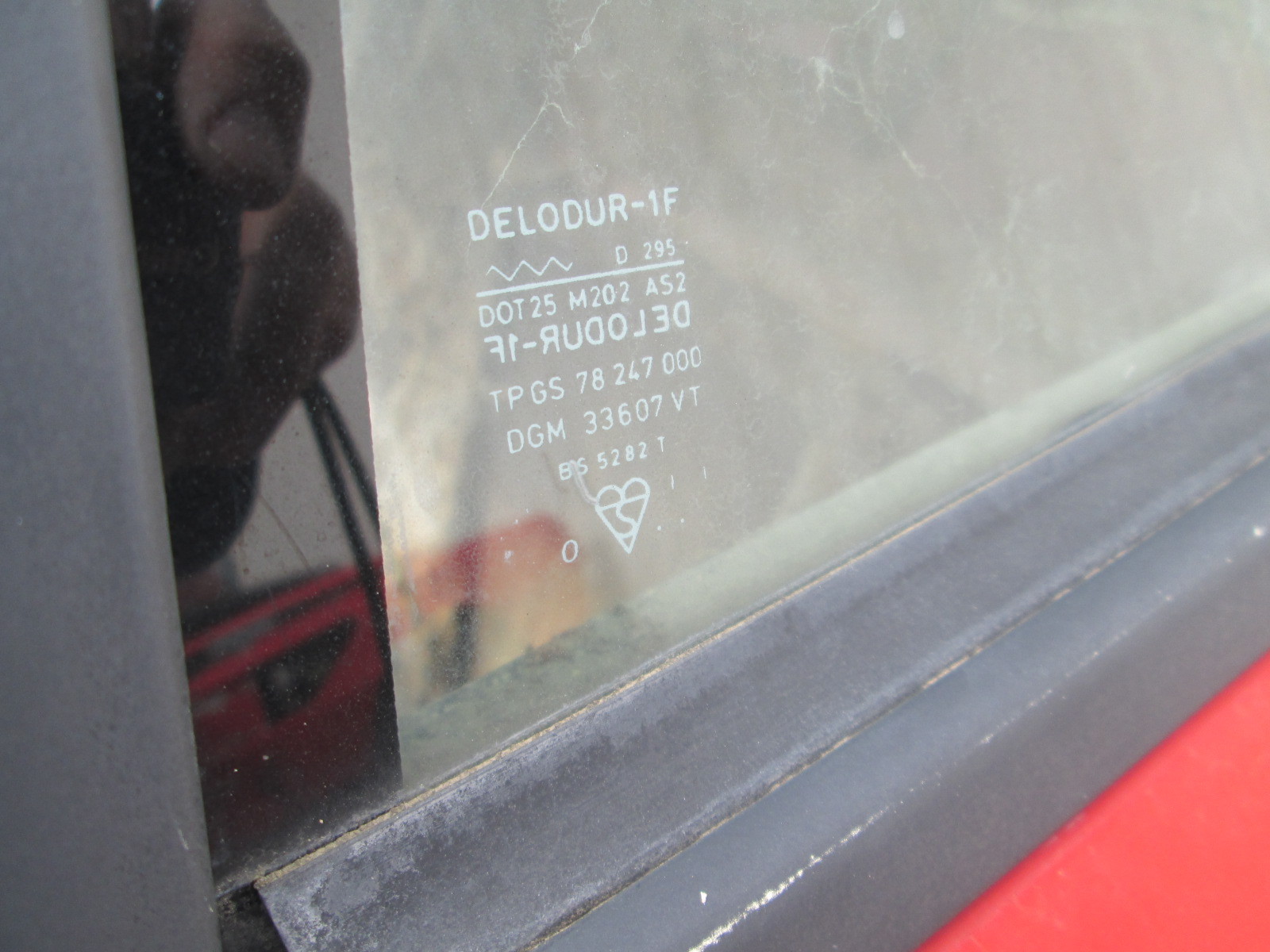 Ferrari Mondial 8 - LH Rear Fixed Glass Window # 60637600
