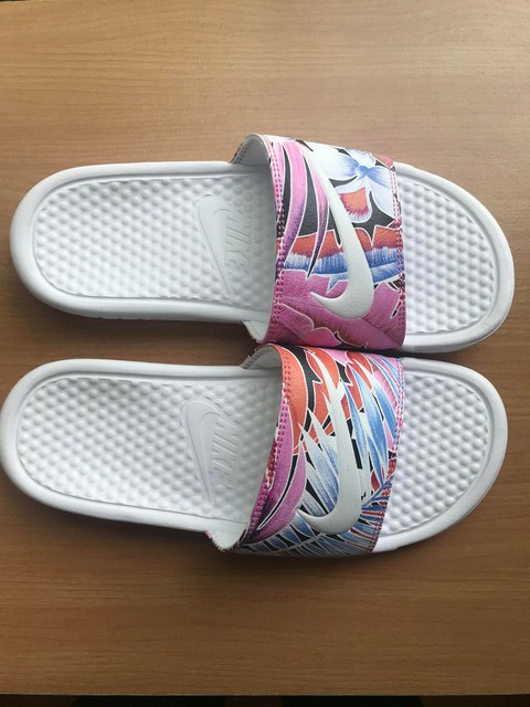 pink wedge converse