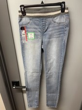NWT Juniors No Boundaries Pull On Jeans Mid Rise - Size S 3/5 