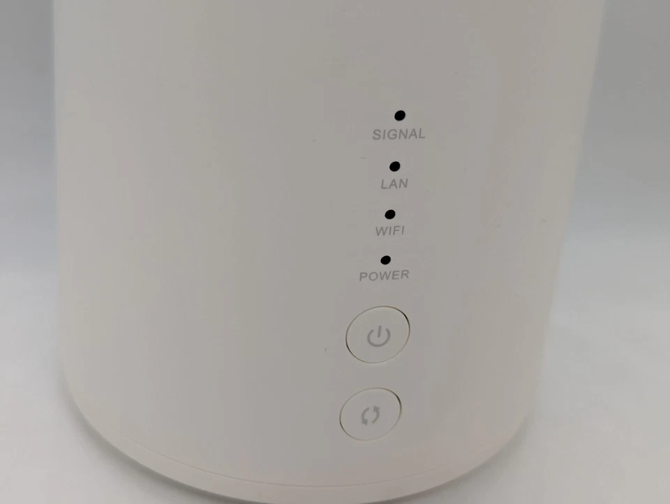 Huawei B528 B528s-23a wireless WiFi router 4G LTE SIM GigaCube white NO CABLE - Image 3 of 4