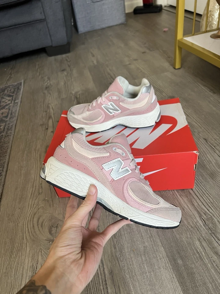 Zapatillas New Balance 2002 R 'Pink Sand' para niños GC2002SK- TALLA 4 Y- 5,5 W Foto 4 de 4