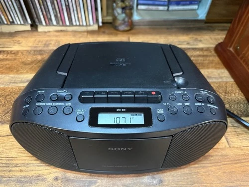 Sony CFD-S70 Stereo CD Player Cassette Recorder AM/FM Radio Boombox Tested Works