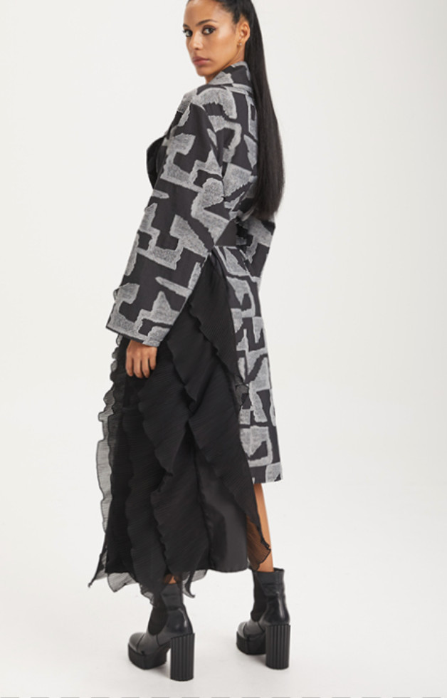 CRAZY H4  structured black & grey    coat size XL/XXL