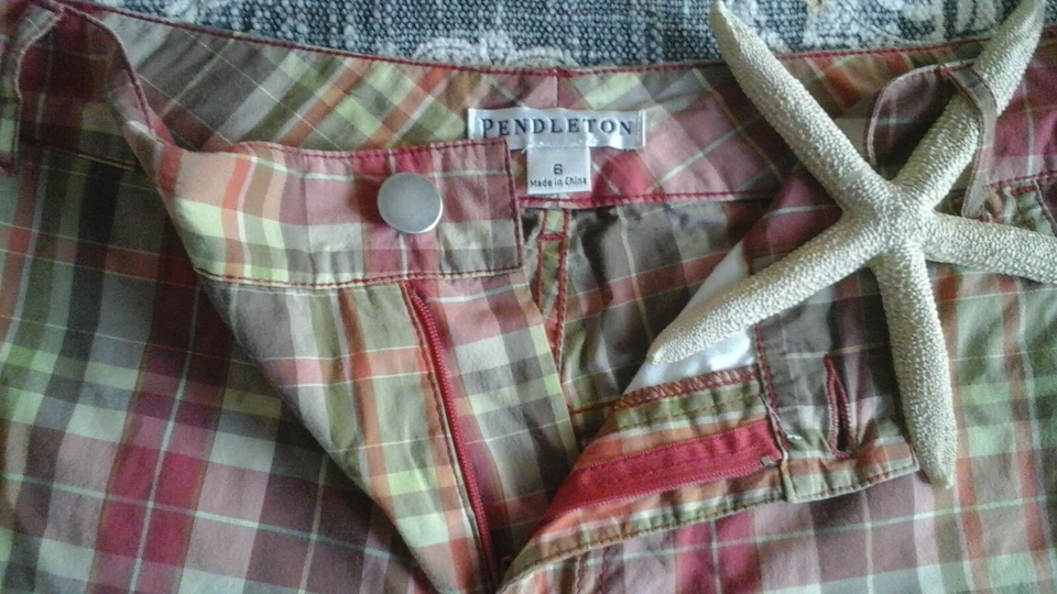 Pendleton Ladies 6 Multi-Color Plaid Bermuda Cotton Blend Shorts - Image 4 of 4