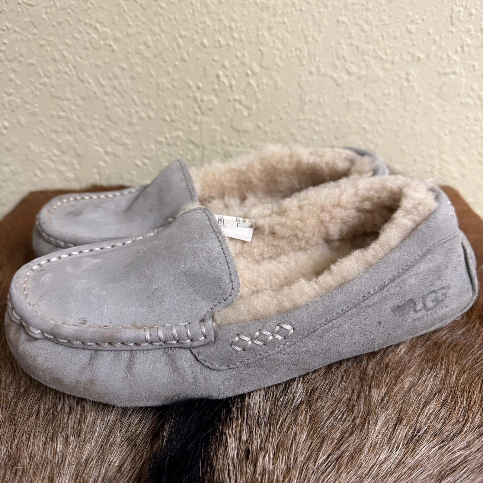UGG Ansley $100 mocassino pantofole mocassino donna 7 grigio accogliente lounge scamosciato *LEGGI