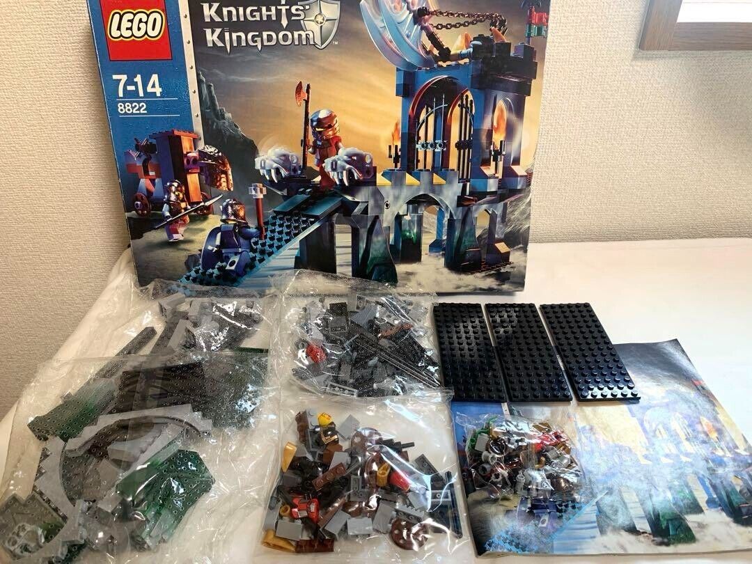 LEGO 8822 Castle Knights Kingdom Gargoyle Bridge Box Opened Inner Bag Unopened