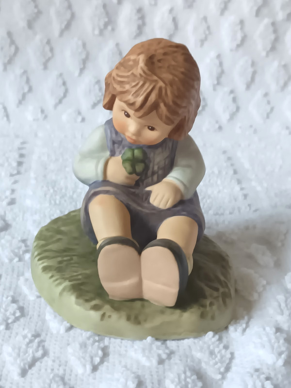 Hummel Goebel Figurine holding a four leaf clover  "YOU BRING ME LUCK " 2002